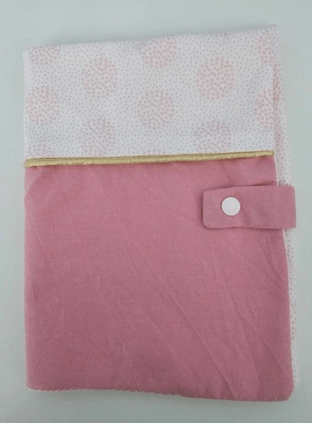 Housse de carnet de santé personnalisé avec prénom coloris rose 2 tons