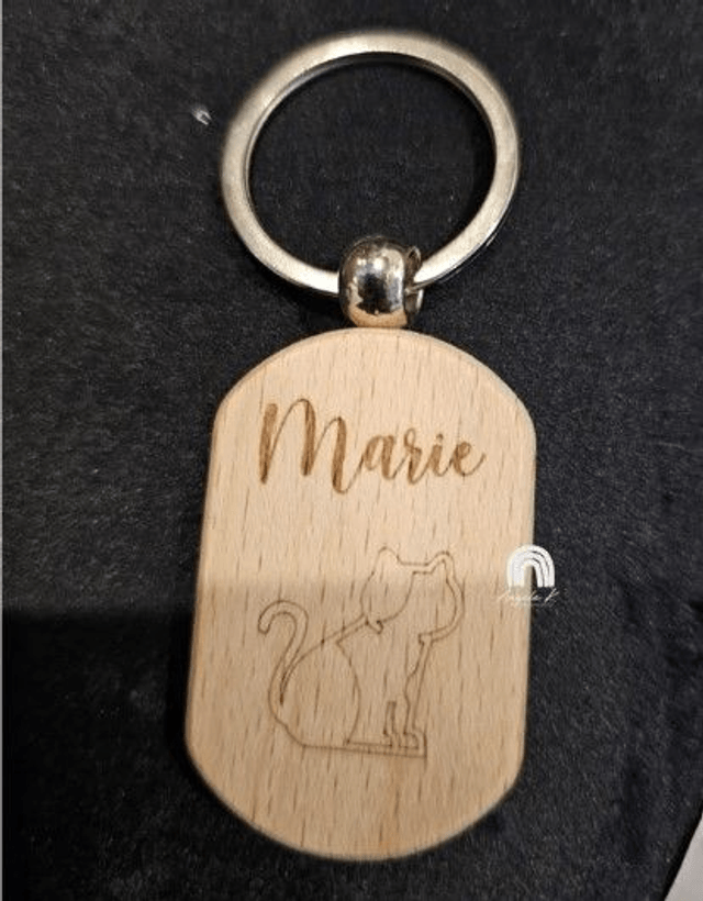 Porte clef personnalisé en bois prénom et motif au choix