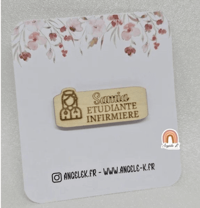 Badge aimanté en bois personnalisé idéal infirmière / pharmacien / sage femme