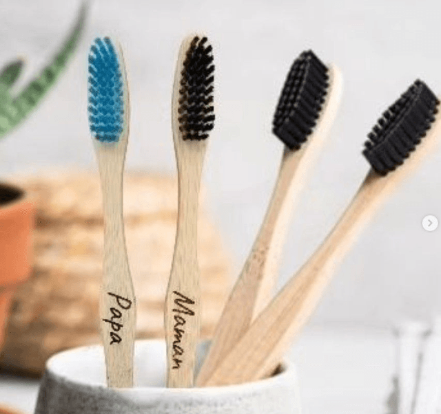 Brosse à dents en bambou gravé