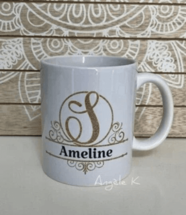Mug personnalisé thème initiale doré et prénom