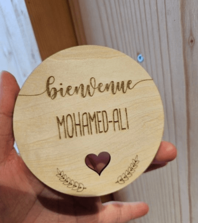 Rond personnalisé bienvenue et prénom en bois